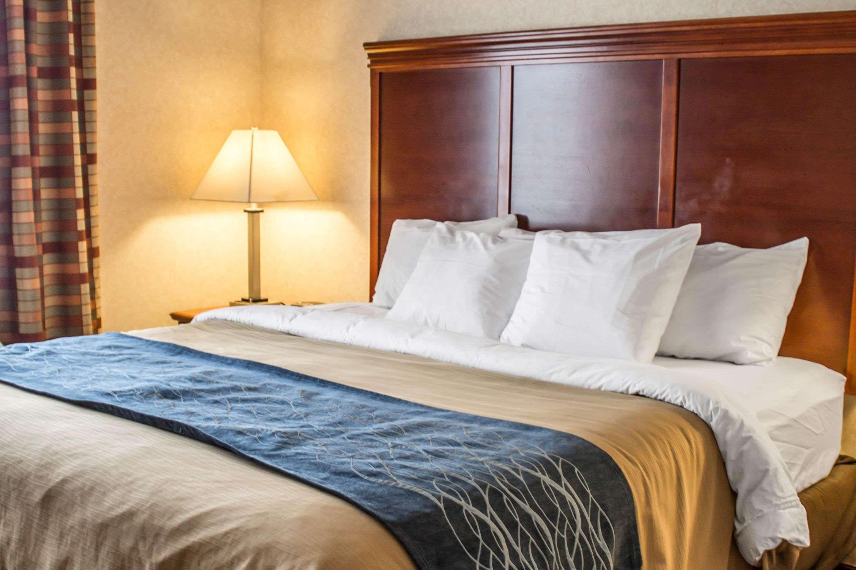 Comfort Inn & Suites Kent - University Area Exteriör bild