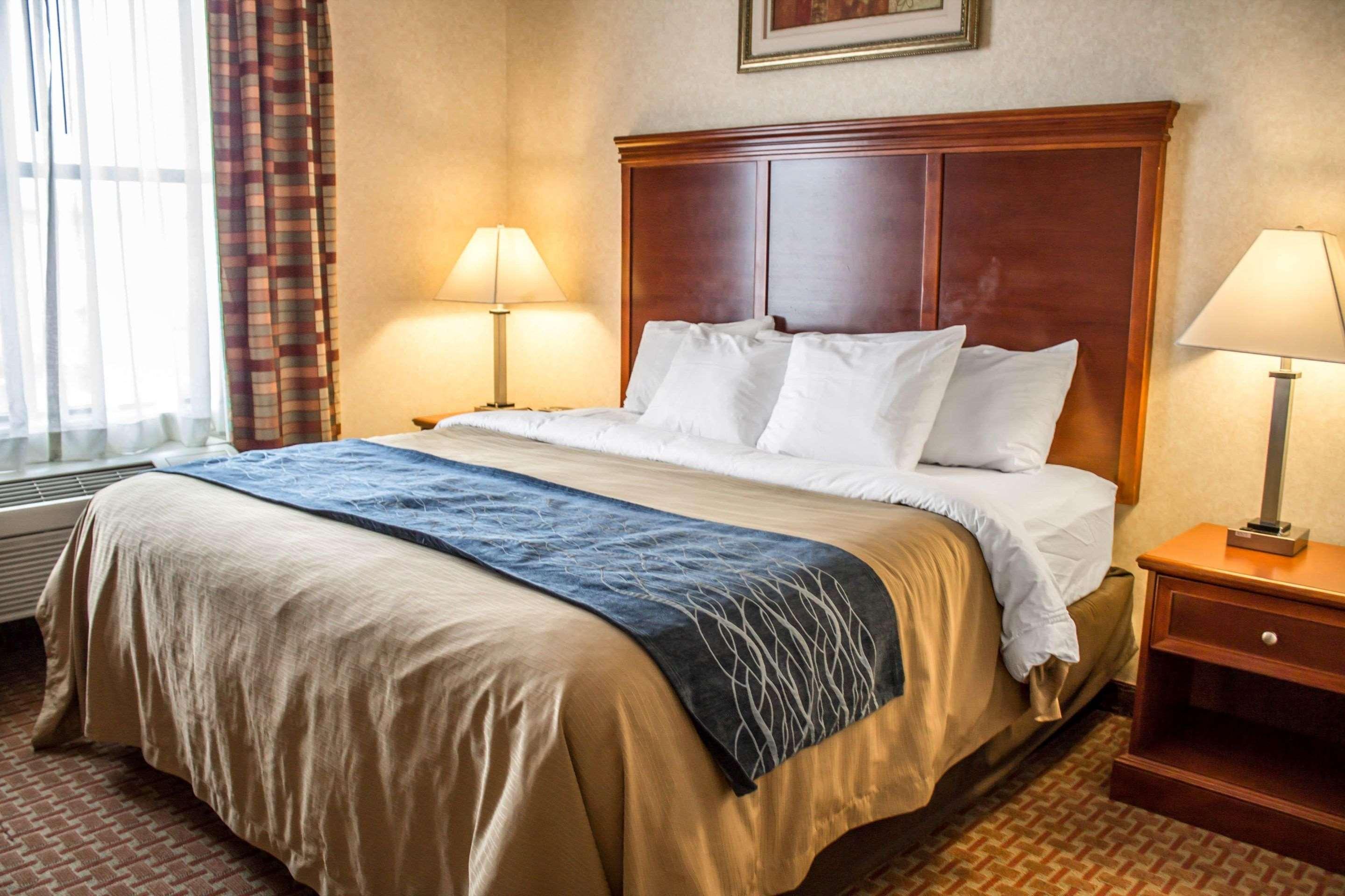 Comfort Inn & Suites Kent - University Area Exteriör bild